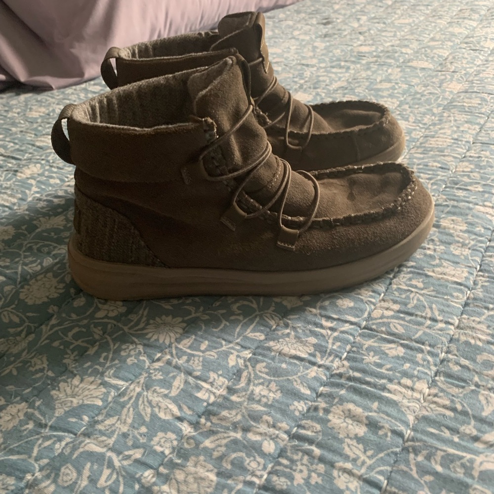 Hey Dudes , size 7